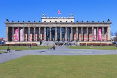 Karl Friedrich Schinkel


The Altes Museum (Old Museum) was commissioned to display the royal art collection, and wasthus built directly across from the Baroque royal palace on an island on the Spree River in theheart of Berlin. 


Schinkel design...