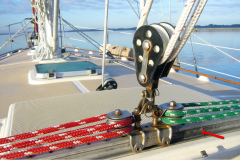 A slide, running across the boat, to which the mainsheet is led. The crew can adjust the trim of the mainsail by adjusting the slide position.