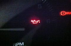 Vad bör du göra om denna symbol visas i bilen?