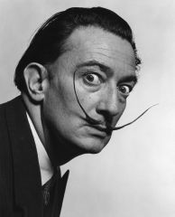 Salvador Dalí belongs to an artistic movement of the early 20th, but which one?