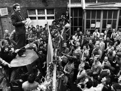 Who leaded the Polish Solidarity movement that question the Soviet authority in his country?