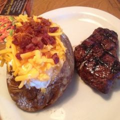 *Large baked potato coated with bacon grease and kosher salt.
Loaded:
Butter, Sour Cream, Cheese, Bacon
Chili & Cheese