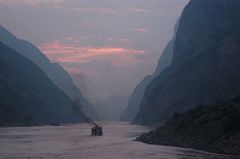 Dusk at the Yangtze River. 