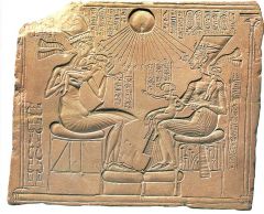 Akhenaton, Nerfertiti, and three Daughters