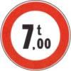 Il segnale raffigurato vieta il transito ai soli veicoli per trasporto merci di massa superiore a 7 tonnellate