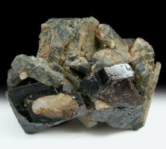 CaTiSiO5
- brown/black wedge-shaped crystals
- distinct lustre