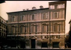 Romano, 1520 
- rusticated ground floor
(Palazzo Caprini)
- coupled order