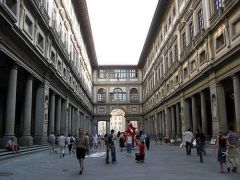 Vasari, Florence
-Loggia de Lanzi
- 1 way in/out
-escape route for Duke (to Palazzo Pitti)
- Sculptures of Medici family Lions