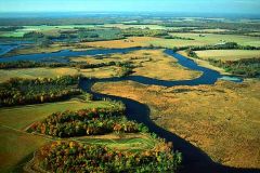 Located west of the Appalachian highlands and east of the Great plains,rolling flat lands with many rivers;broad river valleys and grassy hills