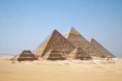 piramides de gizeg
la tercera piramide fue eregida por miscerinos.
