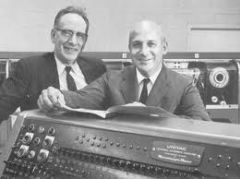 john presper eckert y john william mauchly construyen en 1943 su computadora electronica , la mas grande creada hasta el momento ,llamada ENIAC, por sus siglas en ingles (electronic numerical integrator and computer-computador e integrador numeric...