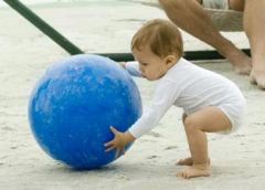 http://beyondbasicplay.files.wordpress.com/2013/04/family_on_beach_baby_picking_up_ball_while_parents_watch_from_hammo_paa340000006.jpg