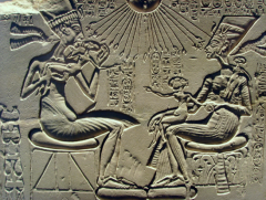 When did Akhenaten unsuccessfully attempt to abolish polytheism?