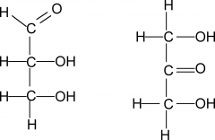 left: carbonyl (C=O) group at the 
end of the carbon (C) chain=ALDOSE
right: carbonyl group in the middle
of the carbon chain= KETOSE
 