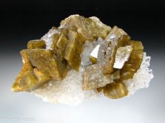 System: Hexagonal
Hardness: 3.5-4
Specific gravity: 3.7-3.9
Luster: vitreous
Color: Pale yellow to dark brown to black
Cleavage: Perfect rhombohedral
Streak: white
No reaction with cold HCl, strong reaction with hot HCl