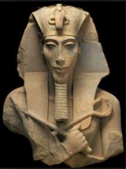 Tel Al-Armana, Egypt
Dynasty 18
1353-1335 BCE
White Limestone 
21 inches tall