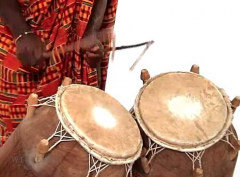 Membranophone. Ghana. 2 drums which are of different pitches.