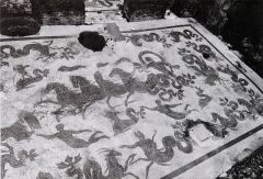 Sea creature mosaiced floor in the baths of Neptuen, 150 CE, High Empire
floor in a bath room decorated by mosaic of neptune being pulled by sea horses, 
black and white reminiscent of Greek Vases