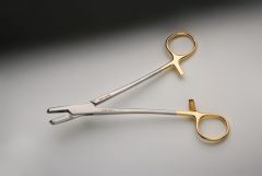 Sternal needle holder with wire twister