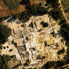 Crete, Greece
1700-1400
Legendary home of King Minos
Theseus battled Minotaur
Labrys: double ax: Labyrinth: house of double axes
mansions and villas around of the elite
efficient terracotoa pipes underneath for rainwater
clay masonry