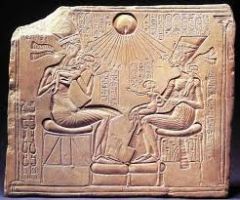 #22


Akhenaton, Nefertiti, and three daughters


Egypt


New Kingdom - Armana - 18th Dynasty 


1,353 - 1335 B.C.E.


_____________________


Content: 