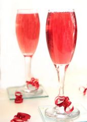Collins Glass, Ice

1/2 Fill Champagne
1/2 Fill Cranberry Juice
