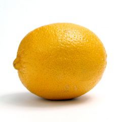 adj. 柠檬色的
n. 柠檬
n. (Lemon)人名；(英、德、捷、瑞典)莱蒙；(法)勒蒙