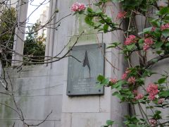 Where can you see a sundial, with the inscription “In memory of Hugh Gyle-Thompson Citizen and gardener 1913-1972″  ?