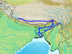 Κατά τη διάρκεια της άνοιξης σημειώνονται μεγάλες πλημμύρες του ποταμού Βραχμαπούτρα προκαλώντας τοπικές καταστροφές.