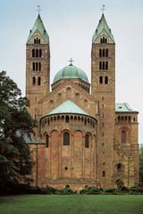 Romanesque


Speyer Cathedral


c. 1080


 


-cathedrals getting bigger


-VERTICAL EMPHASIS


- crossing dome